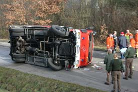 umgekipptes Feuerwehr L&ouml;schfahrzeug