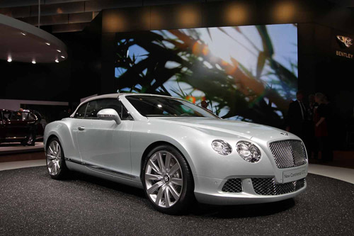 IAA 2011 mit 1012 Ausstellern und 183 Weltpremieren