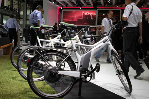 IAA 2011 mit 1012 Ausstellern und 183 Weltpremieren