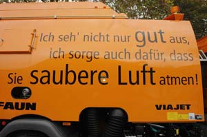 Feinstaub Kehrmaschine Stadt Stuttgart - fotoagentur stuttgart