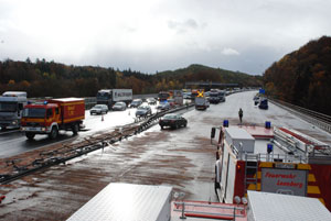 LKW-Unfall auf der A8 bei Stuttgart am 04. November 2009