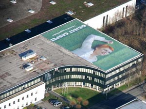 Object Carpet: Willkommensbanner am Flughafen
