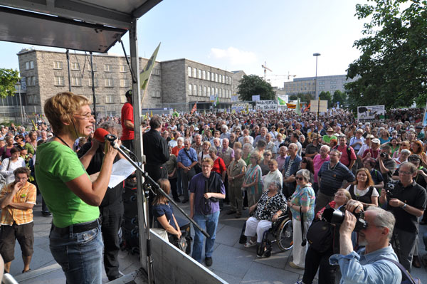 Helga Stör Strauch am 09. August 2010 am Stuttgarter Hauptbahnhof auf der Großdemonstration