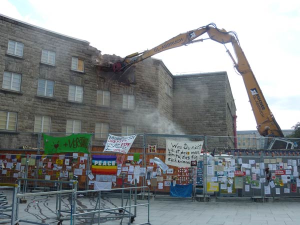 seit dem 25. August 2010 befindet sich der Nordfl&uuml;gel des Stuttgarter Hauptbahnhofs unwiderbringlich im Abriss