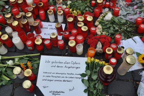 die LOVE PARADE 2010 endete mit einer Tragöde: bei der Massenpanik kamen 20 Menschen ums Leben