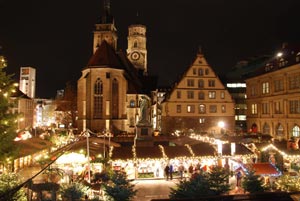 Der Stuttgarter Weihnachtsmarkt ist ein historisches Erfolgsmodell. 1692 erstmals urkundlich erwähnt ist die geschmückte Budenstadt zwischen Schloss-, Schiller- und Marktplatz zum beliebten Treffpunkt für Besucher aus ganz Europa geworden