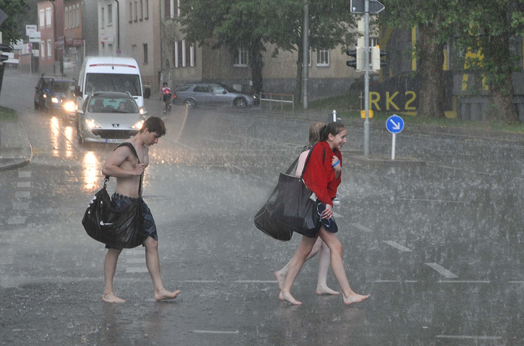 https://www.fotoagentur-stuttgart.de/wp-content/uploads/2015/12/140610_ar-Unwetter-Stg07.jpg