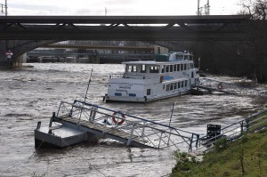 Hochwasser am Neckar in Bad Cannstatt
