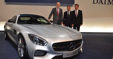 Konzernchef Zetsche will Daimler 2015 noch profitabler machen.