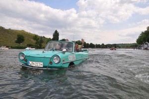 Automobile & Oldtimer - Amphicar auf dem Neckar