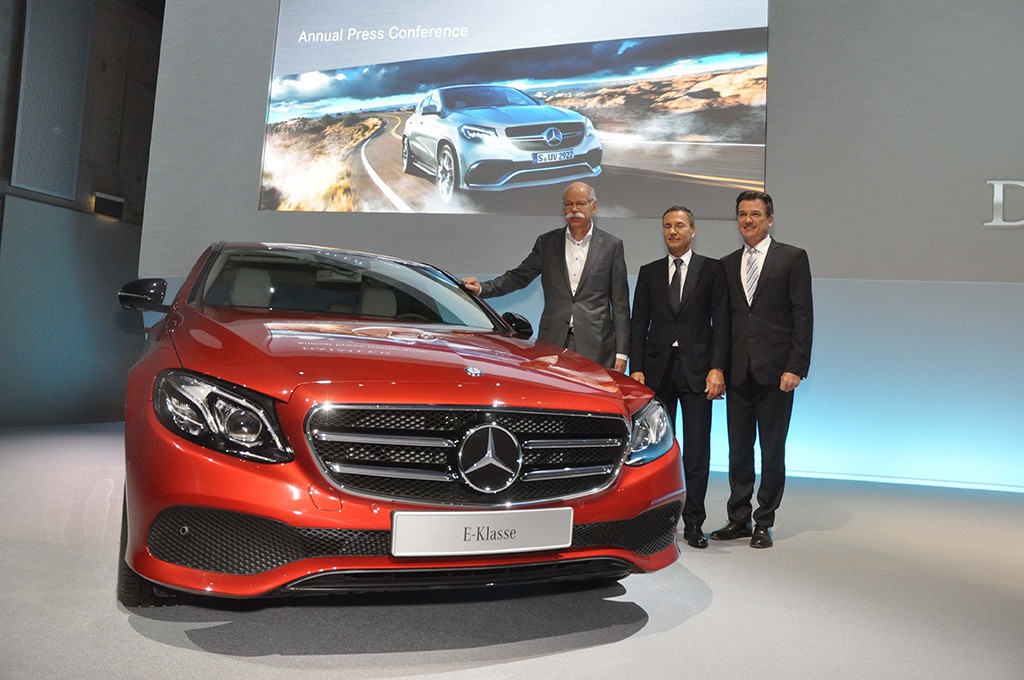 Daimler hat wie angekündigt den Absatz im Jahr 2015 insgesamt deutlich gesteigert. Mit rund 2,9 Mio. Fahrzeugen wurde das Vorjahresniveau um 12% übertroffen.