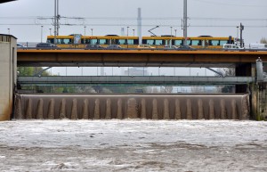Wetter & Klima - Frühjahrshochwasser am Neckar in Bad Cannstatt