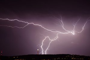 Blitzeinschlag am Fernsehturm Stuttgart am 1. August 2017. Foto: Rosar