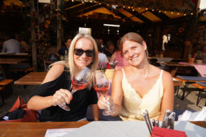 Genuss pur auf dem Stuttgarter Weindorf | Foto © Andreas Rosar