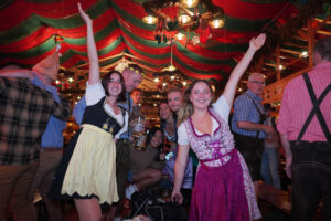 Schwabenfestzelt auf dem Cannstatter Wasen | Foto © Andreas Rosar