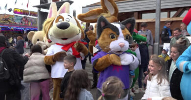 Maskottchen-Alarm für strahlende Augen auf dem Frühlingsfest