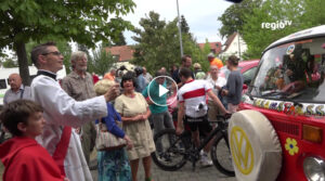 Regio TV: Diakon segnet Autos, Fahrräder und Bobby Cars