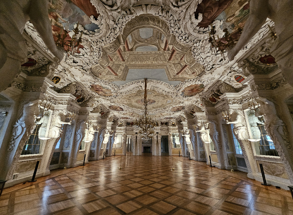 im neugotischen Schloss Ehrenburg, © Foto Andreas Rosar