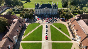 Luftbild des "Haras National du Pin" im Rahmen der Normandie Supercars Ralley. Bildnachweis © ArtNow Creative