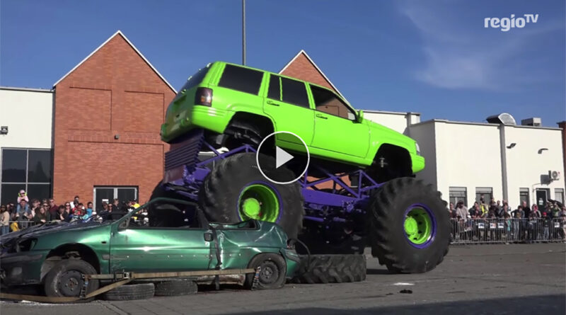 Atemberaubende Monstertrucks und Stuntshow