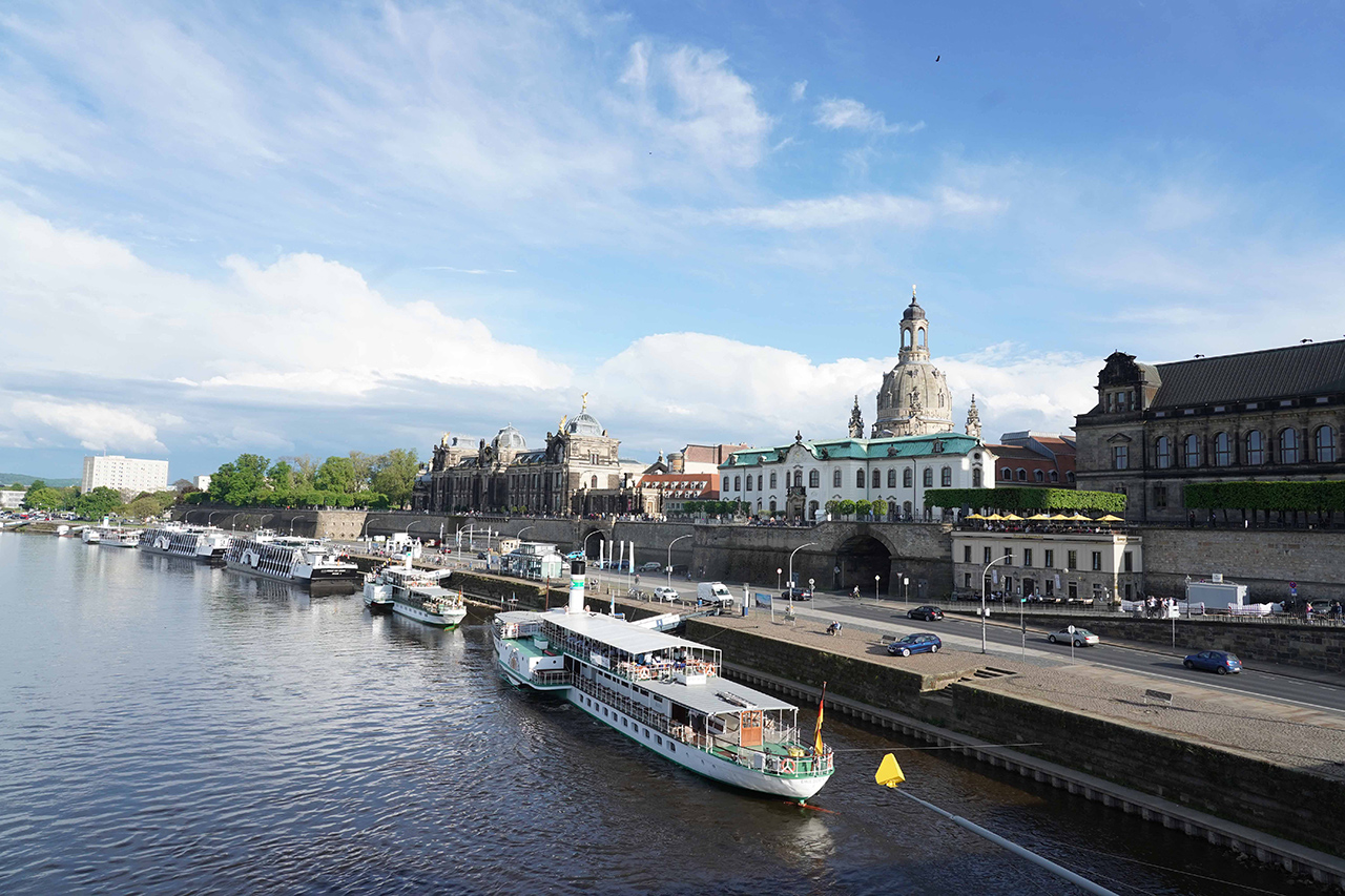 Das Hotel überzeugt vor allem durch seine Lage direkt an der Elbe, Foto: Andreas Rosar