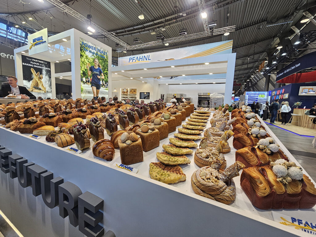 Noch bis Dienstag, 27. Oktober 2026, ist die Messe Stuttgart Treffpunkt der Bäcker- und Konditorenbranche: Die südback, nach eigenen Angaben die wichtigste europäische Fachmesse für Bäckerei und Konditorei, zeigt seit Samstag, 24. Oktober 2026, was das Backhandwerk von morgen bewegt. Foto: Andreas Rosar, Fotoagentur Stuttgart